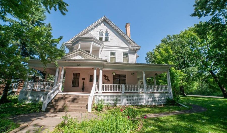 316 2nd Ave SE, Aitkin, MN 56431 - 8 Beds, 5 Bath