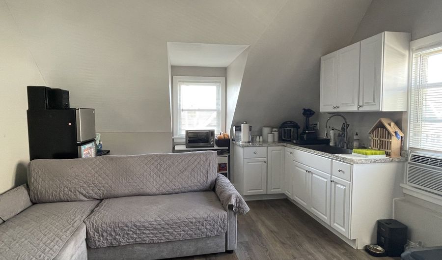 40 Scofield Ave, Bridgeport, CT 06605 - 2 Beds, 1 Bath