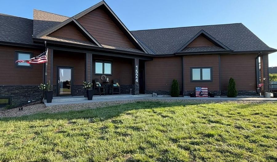 1524 Beechwood Dr, Aurora, NE 68818 - 4 Beds, 1 Bath