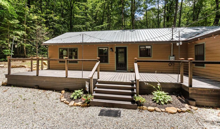 2052 Granny Squirrel Dr, Andrews, NC 28901 - 2 Beds, 3 Bath