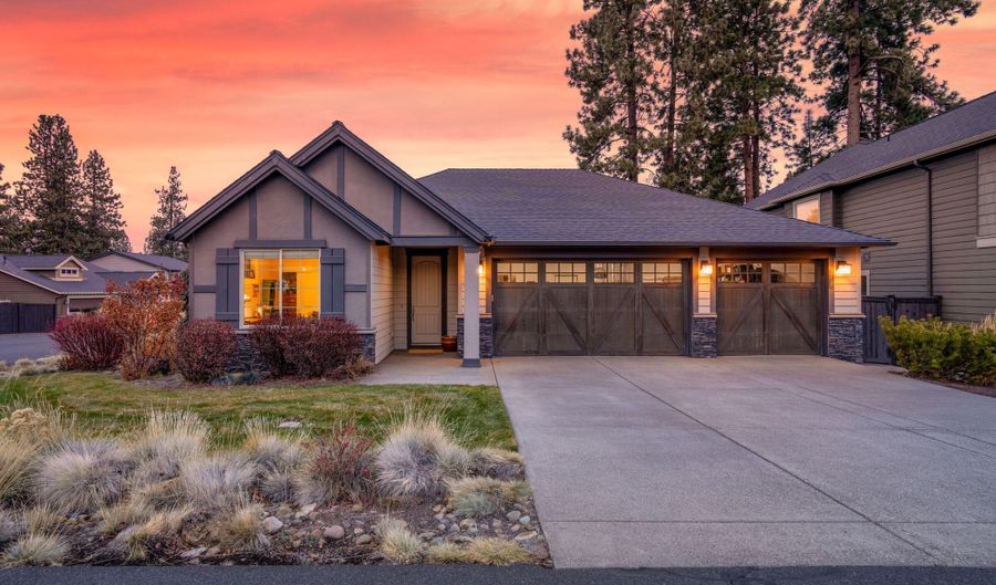 60414 Hedgewood Ln, Bend, OR 97702 - 3 Beds, 2 Bath
