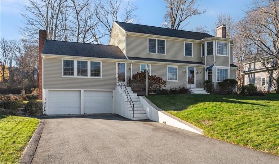 94 Abbott Run Valley Rd, Cumberland, RI 02864 - 5 Beds, 3 Bath