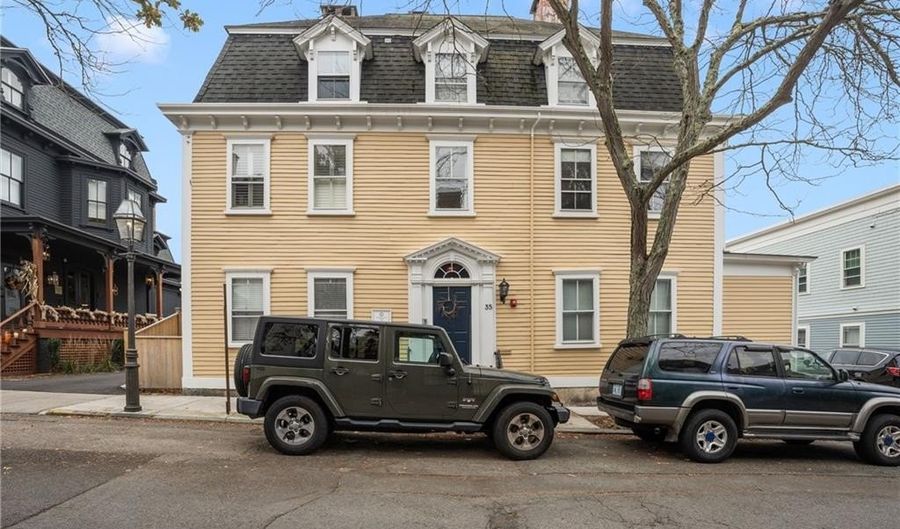 35 Pelham St Phe, Newport, RI 02840 - 1 Beds, 2 Bath