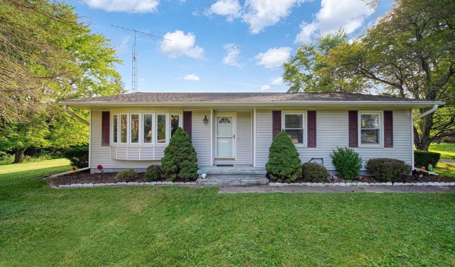 7625 W US 223 Hwy, Adrian, MI 49221 - 3 Beds, 2 Bath