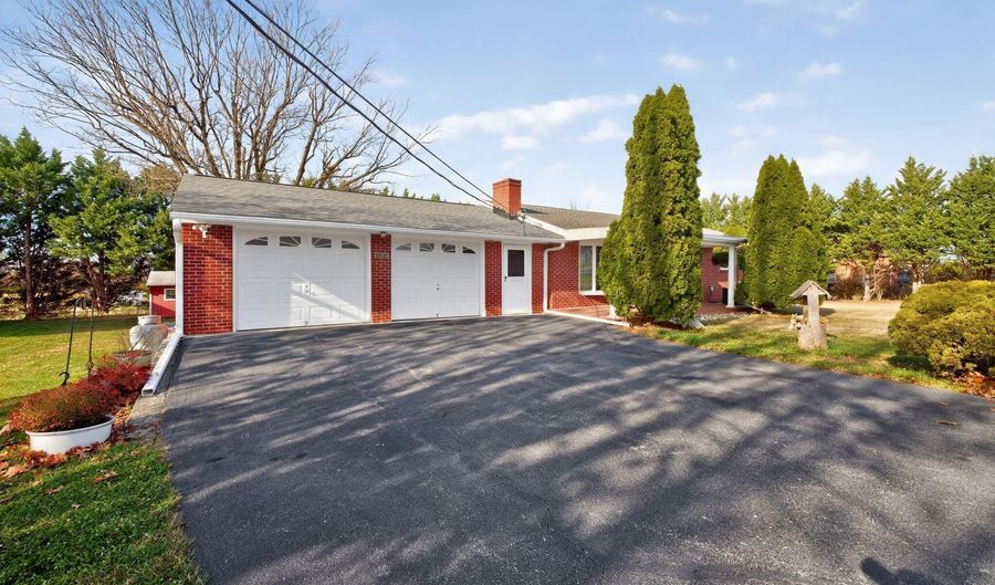 8418 MAPLEVILLE Rd, Boonsboro, MD 21713 - 3 Beds, 2 Bath