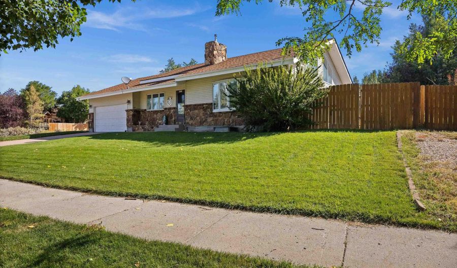 4411 Puma Dr, Casper, WY 82604 - 6 Beds, 3 Bath