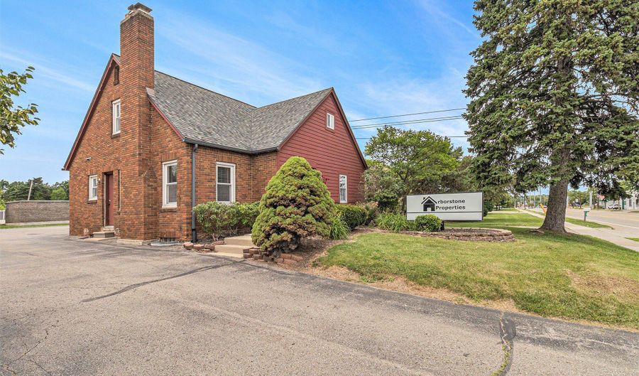 570 S Maple Rd, Ann Arbor, MI 48103 - 0 Beds, 2 Bath