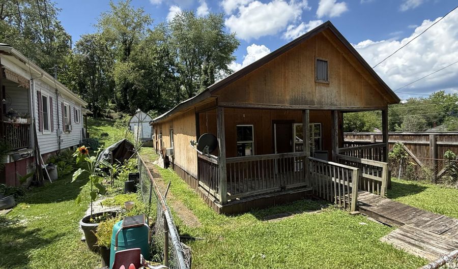 606 Dixon Ave, Appalachia, VA 24216 - 3 Beds, 1 Bath