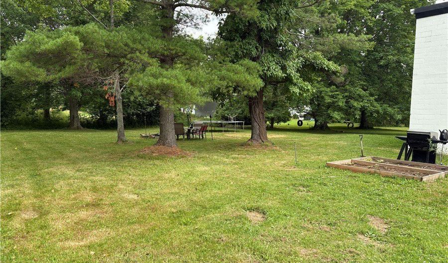 4006 Center Rd, Ashtabula, OH 44004 - 5 Beds, 2 Bath