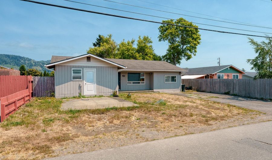 388 TANBARK Rd, Brookings, OR 97415 - 3 Beds, 2 Bath