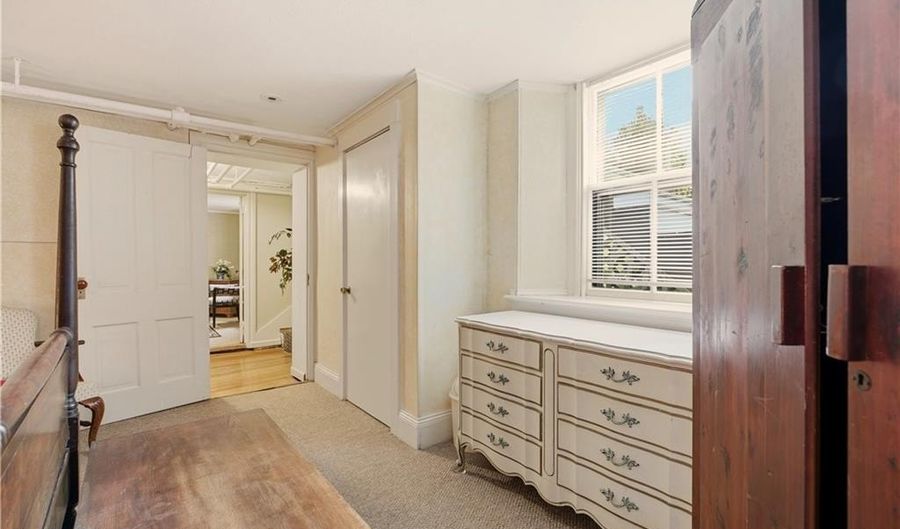 56 Bateman Ave 1, Newport, RI 02840 - 1 Beds, 1 Bath