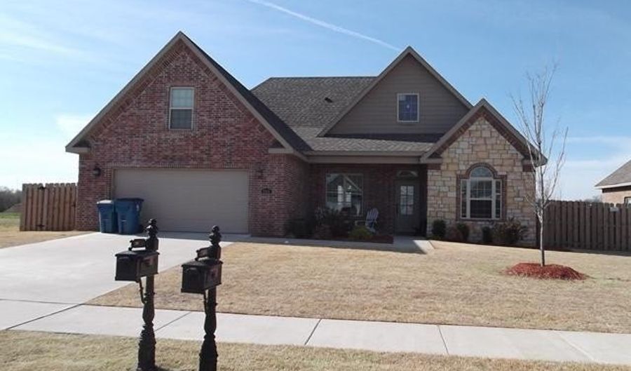 2405 SW Montana Ave, Bentonville, AR 72713 - 4 Beds, 3 Bath