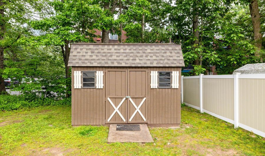 94 Ben St, Bristol, CT 06010 - 2 Beds, 2 Bath