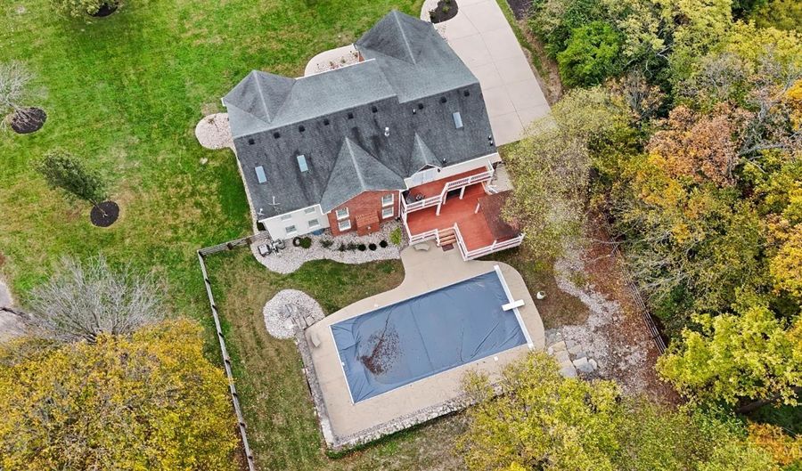 2558 Apple Ridge Ln, Amberley, OH 45236 - 4 Beds, 5 Bath