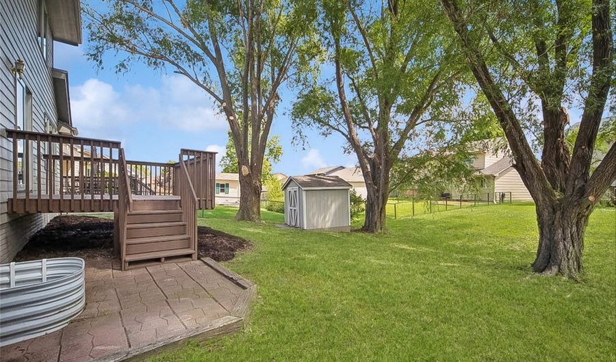 2205 Country Cove Ln, Altoona, IA 50009 - 3 Beds, 3 Bath
