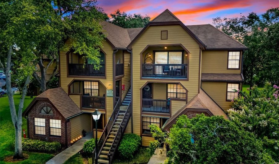 325 LAKEPOINTE Dr 304, Altamonte Springs, FL 32701 - 1 Beds, 1 Bath