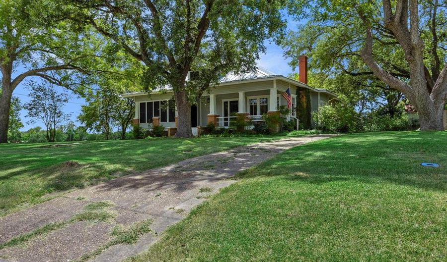 282 S Main St, Anderson, TX 77830 - 4 Beds, 3 Bath