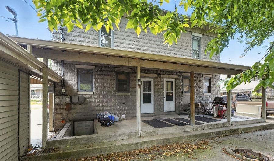 112-114 W 2nd St, Auburn, IN 46706 - 6 Beds, 4 Bath