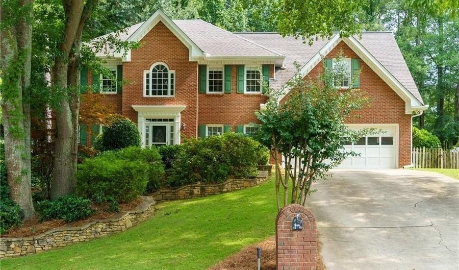 10785 Tuxford Dr, Alpharetta, GA 30022 - 5 Beds, 3 Bath