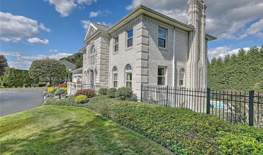 102 Cranberry Ter, Cranston, RI 02921 - 3 Beds, 4 Bath