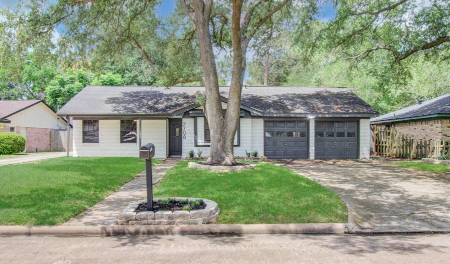 2708 Tallow St, Alvin, TX 77511 - 3 Beds, 2 Bath