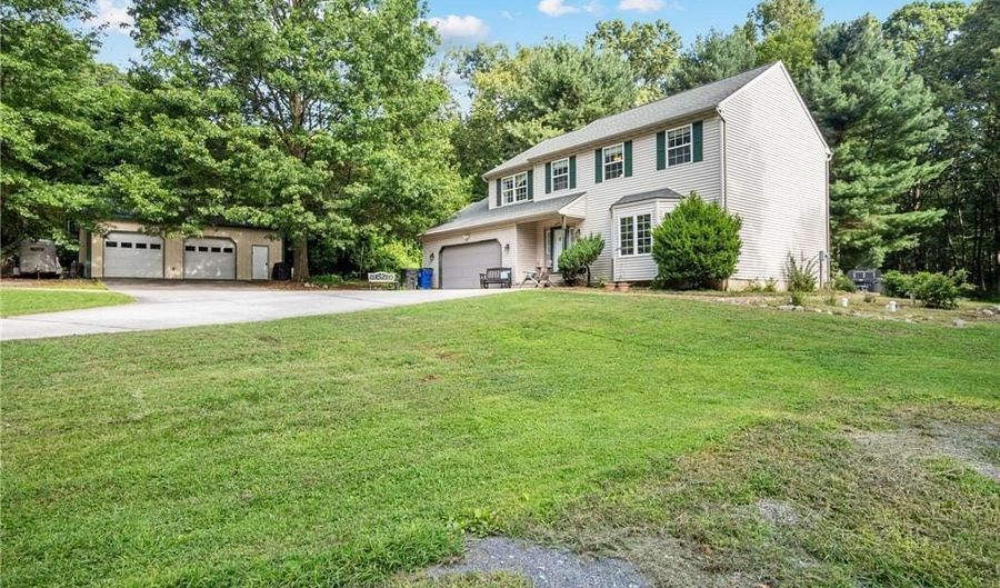 15 Oriole Ln, Alsace, PA 19606 - 4 Beds, 3 Bath