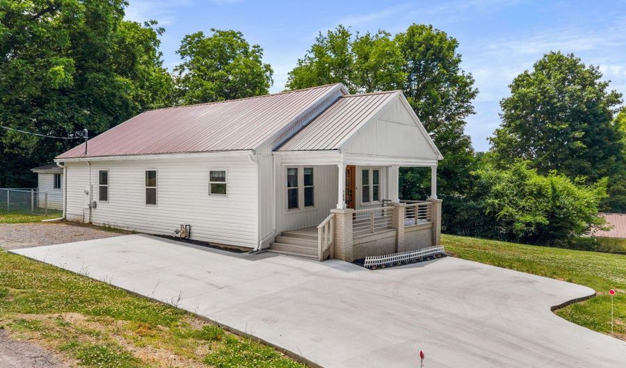 109 Frankfort St, Athens, TN 37303 - 3 Beds, 2 Bath