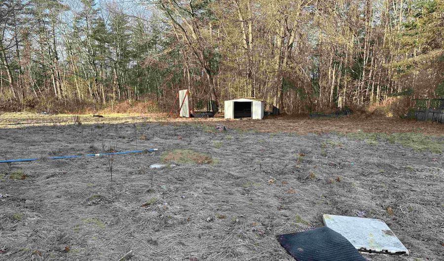 25 Crane Crossing Rd, Newton, NH 03858 - 3 Beds, 1 Bath