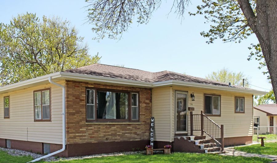 124 N Penn St, Aberdeen, SD 57401 - 5 Beds, 2 Bath