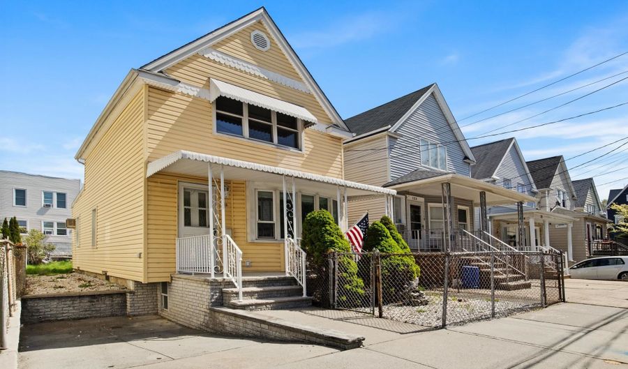 125 W 13TH St, Bayonne, NJ 07002 - 3 Beds, 1 Bath