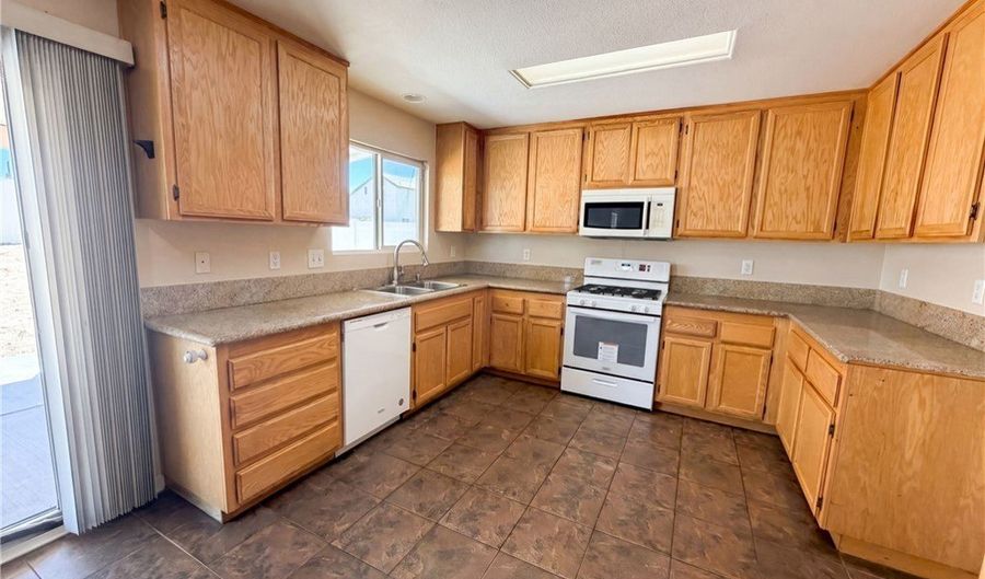 11401 Villa, Adelanto, CA 92301 - 5 Beds, 3 Bath
