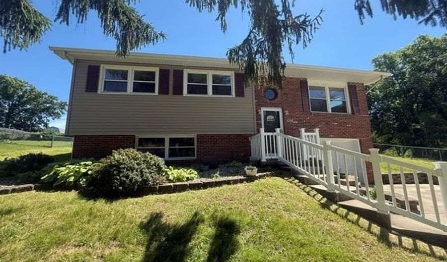 5203 Black Oak Rd, Alton, IL 62002 - 3 Beds, 2 Bath