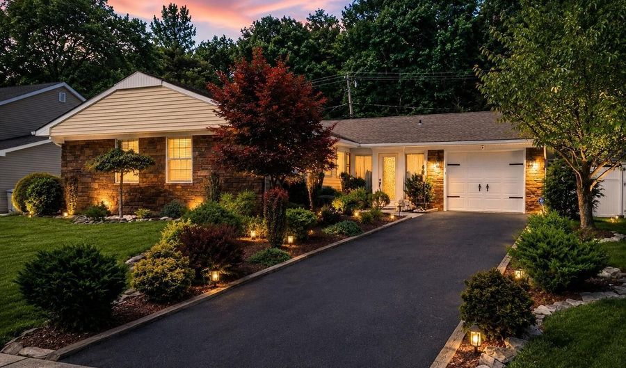 11 Inwood Pl, Aberdeen, NJ 07747 - 3 Beds, 2 Bath