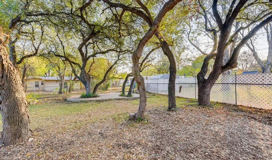 918 Cerro Alto, San Antonio, TX 78213 - 3 Beds, 2 Bath