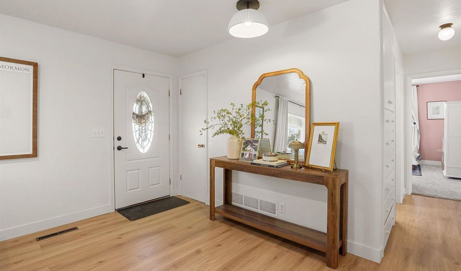 2039 Occidental Ave, Burley, ID 83318 - 5 Beds, 2 Bath
