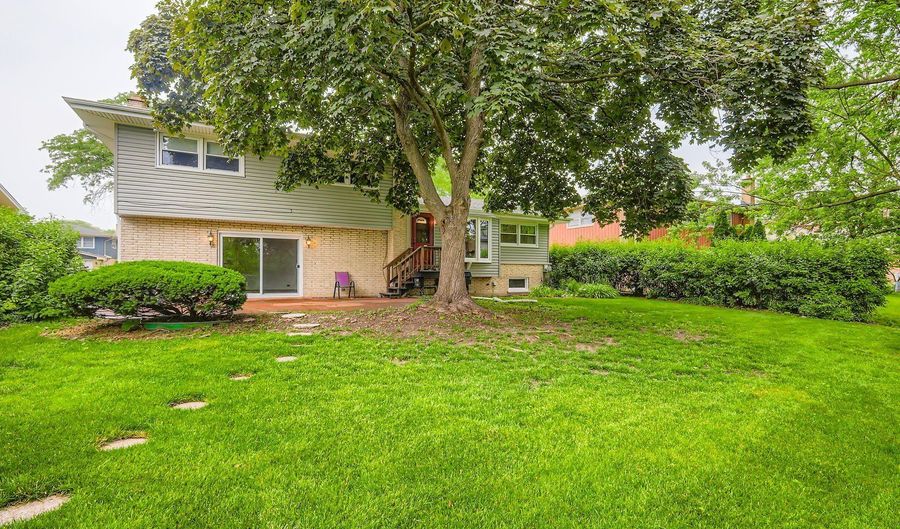 907 E Crabtree Dr, Arlington Heights, IL 60004 - 3 Beds, 3 Bath