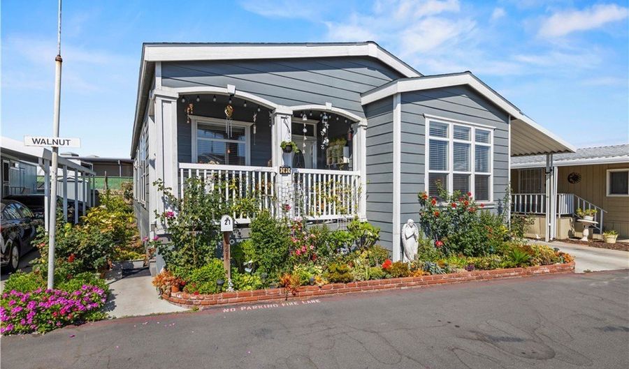 21 Walnut Via, Anaheim, CA 92801 - 3 Beds, 2 Bath