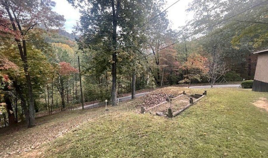 1401 Ashford Nellis Rd, Ashford, WV 25009 - 3 Beds, 2 Bath