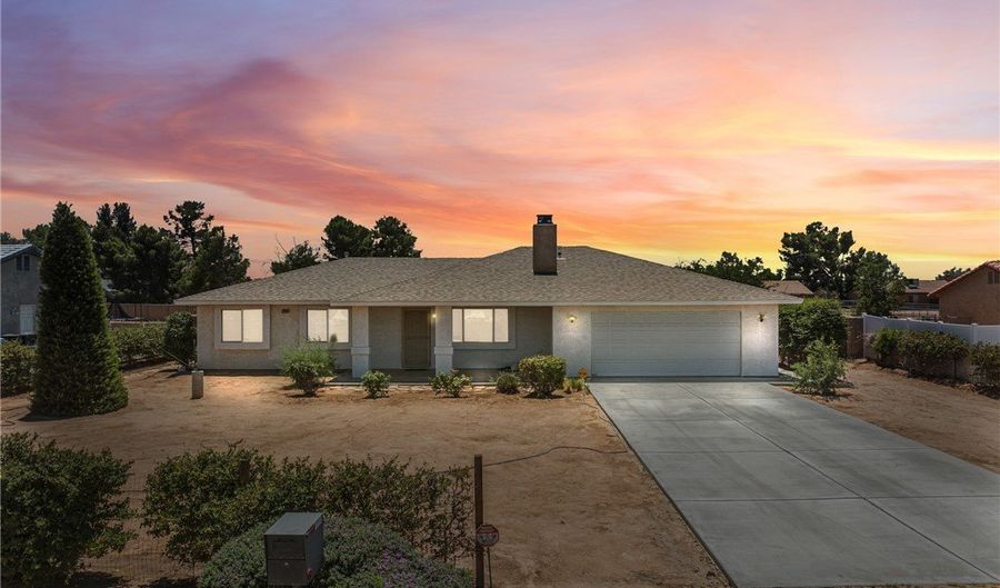 22163 Broken Lance Rd, Apple Valley, CA 92307 - 4 Beds, 2 Bath