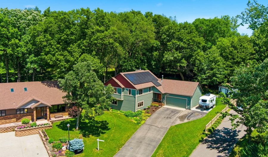 12568 Everest Ct E, Apple Valley, MN 55124 - 4 Beds, 3 Bath