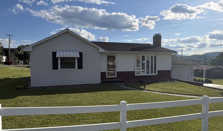 1400 Polk Ave, Altoona, PA 16602 - 3 Beds, 2 Bath