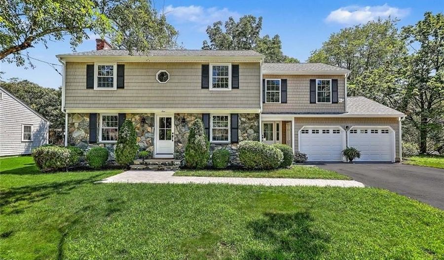 1 Cheshire Dr, Barrington, RI 02806 - 4 Beds, 3 Bath