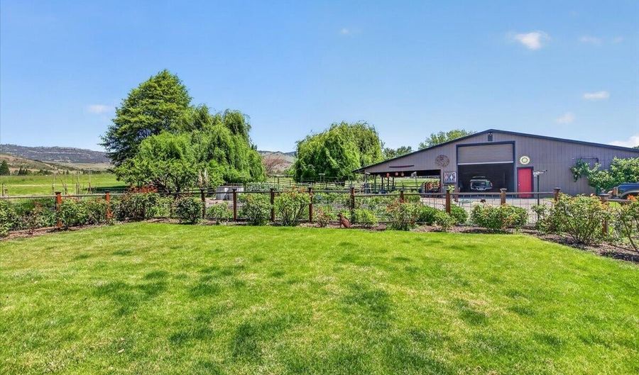 39 E Valley View Rd, Ashland, OR 97520 - 3 Beds, 3 Bath
