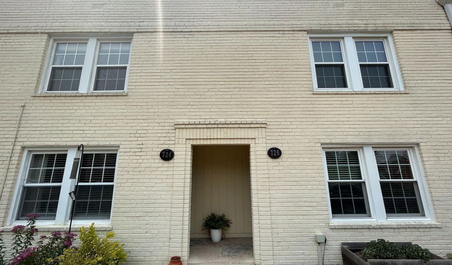 726 N OAKLAND St, Arlington, VA 22203 - 1 Beds, 1 Bath