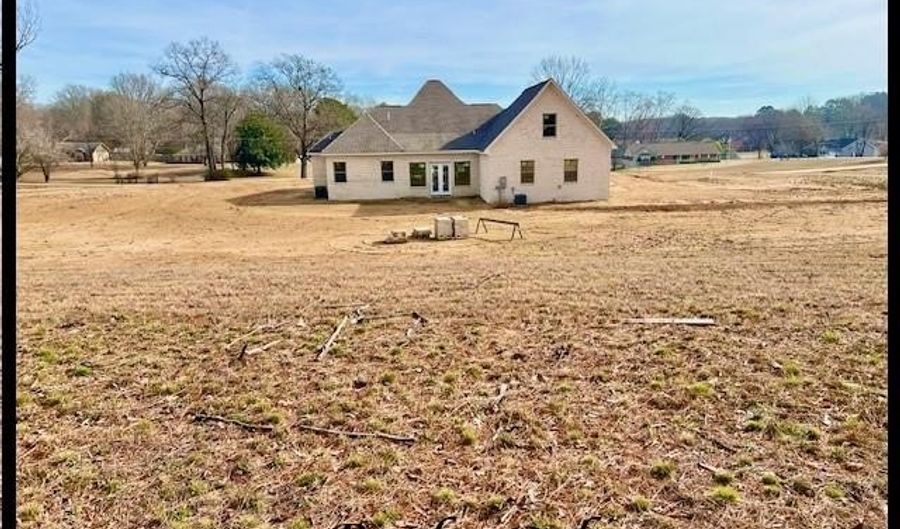 209 Dogwood Ln, Batesville, MS 38606 - 3 Beds, 4 Bath