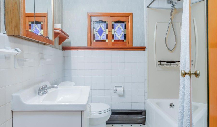 30 W 9TH St 2, Bayonne, NJ 07002 - 2 Beds, 1 Bath