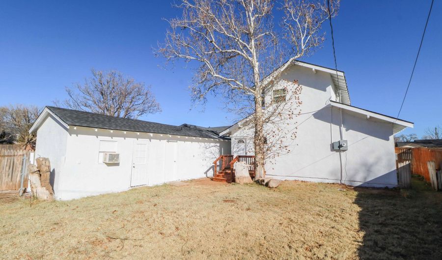 1007 Avenue E, Abernathy, TX 79311 - 4 Beds, 3 Bath