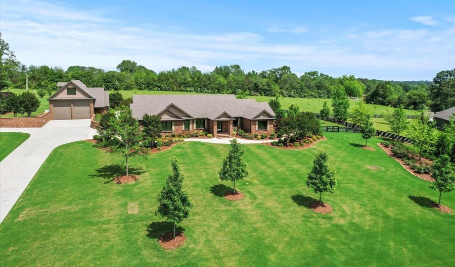 111 Appaloosa Dr, Albertville, AL 35951 - 3 Beds, 4 Bath
