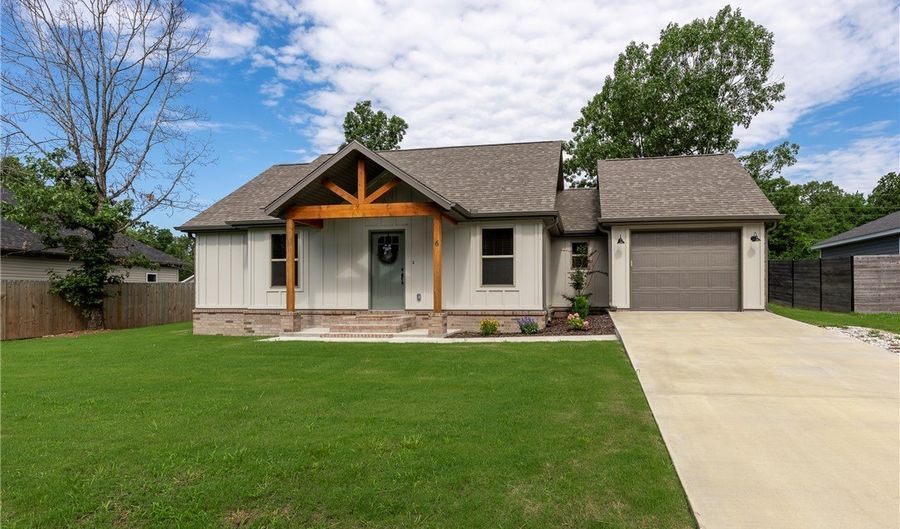 6 Bonhill Ln, Bella Vista, AR 72715 - 2 Beds, 2 Bath