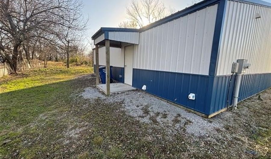 520 SW 2nd St, Adair, OK 74330 - 3 Beds, 2 Bath